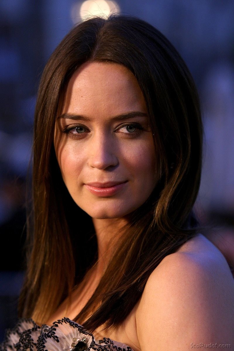 Emily Blunt Naked Pics 36