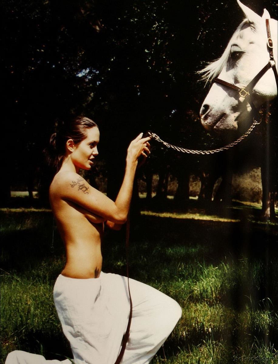 Free Angelina Jolie Nude Pics 14