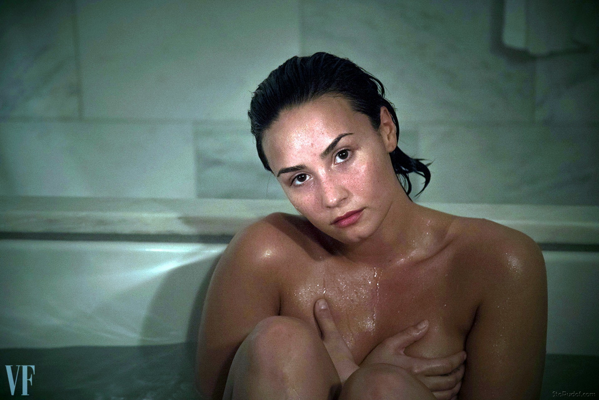 see photos of Demi Lovato nude - UkPhotoSafari