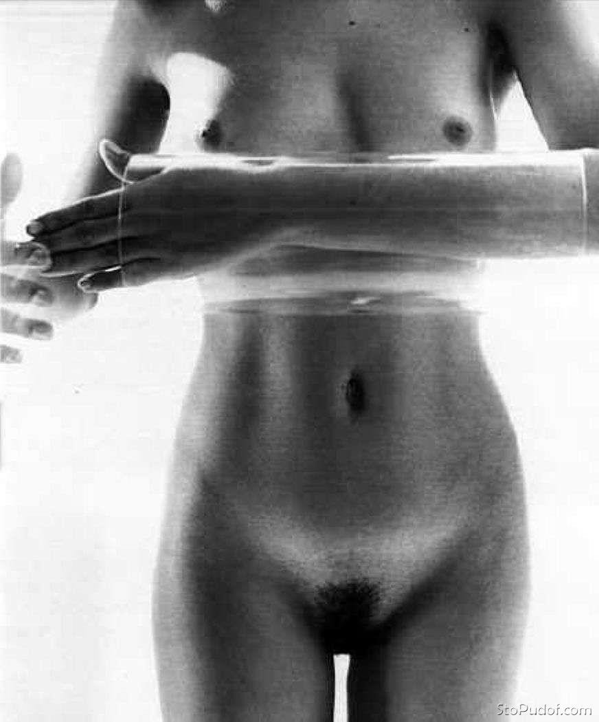 Adriana Lima posing nude - UkPhotoSafari