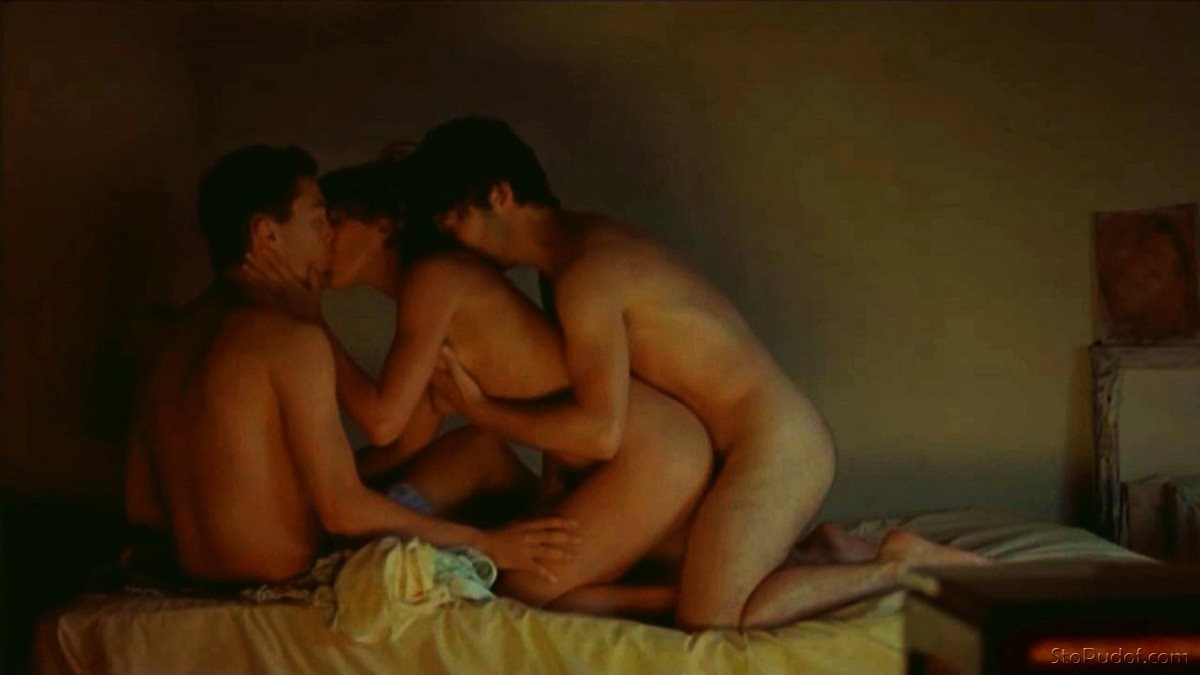 Adriana Ugarte hot naked - UkPhotoSafari