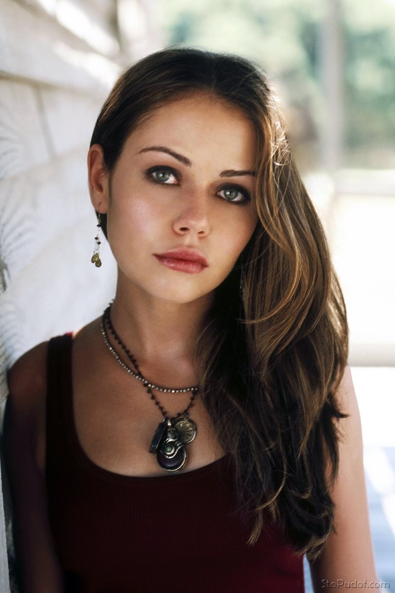 Nude pictures of alexis dziena