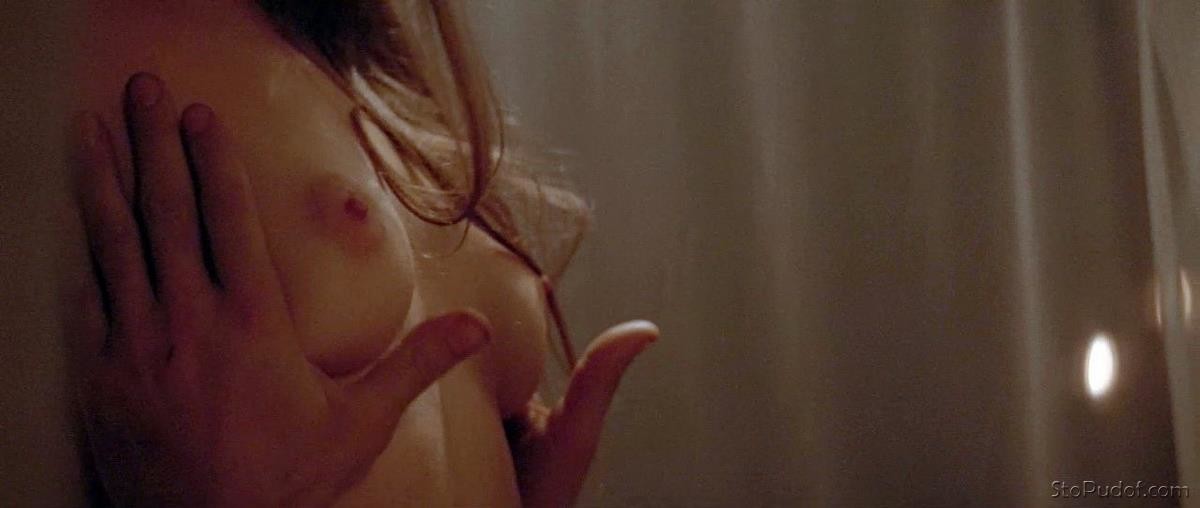 Angelina Jolie nude phone - UkPhotoSafari