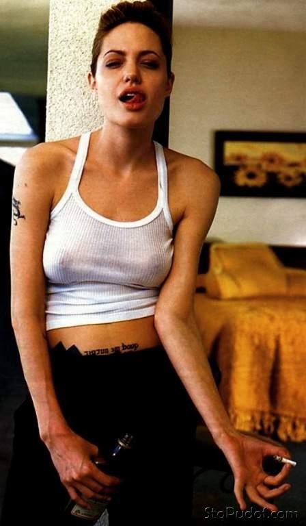 Angelina Jolie nude phone pictures - UkPhotoSafari