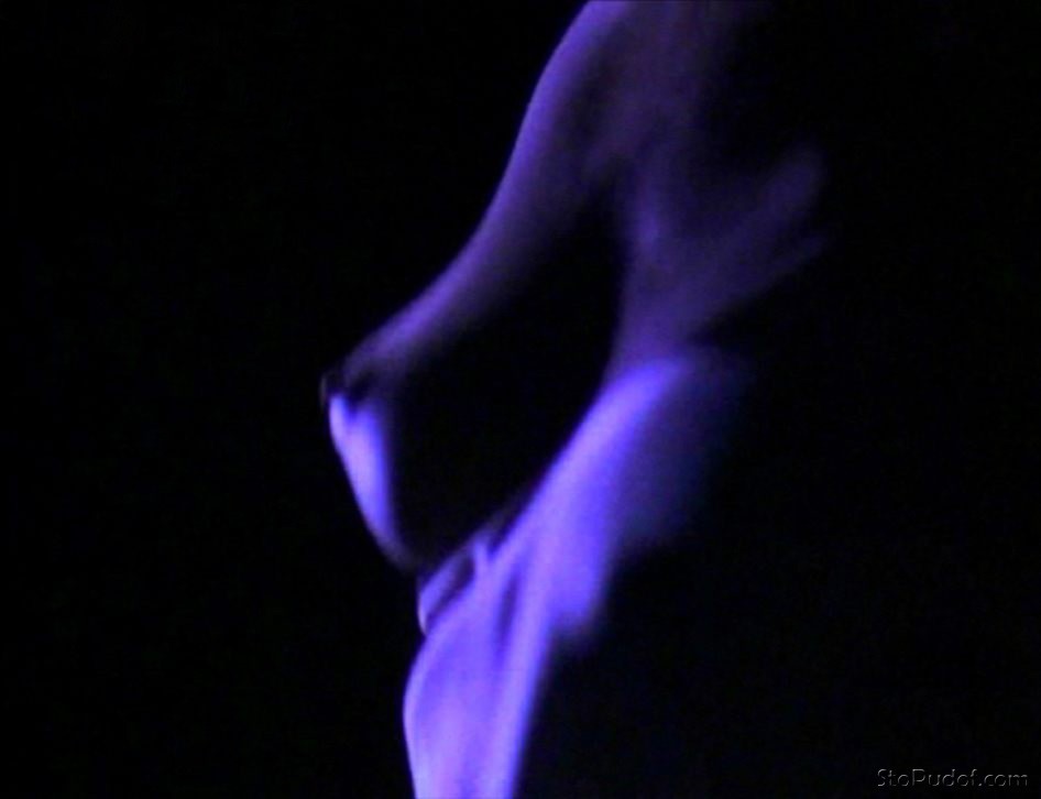 Elizabeth Hurley nude pic site - UkPhotoSafari