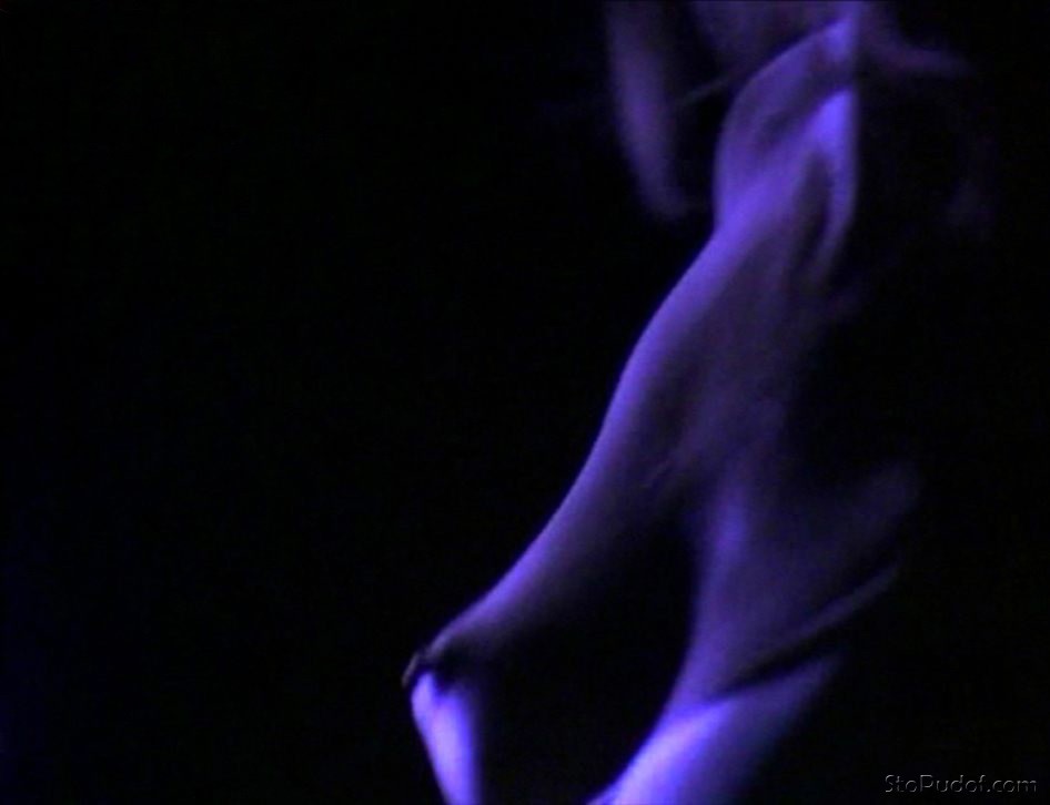 Elizabeth Hurley unedited nude photos - UkPhotoSafari