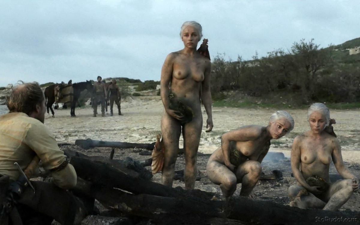 Emilia Clarke butt naked - UkPhotoSafari