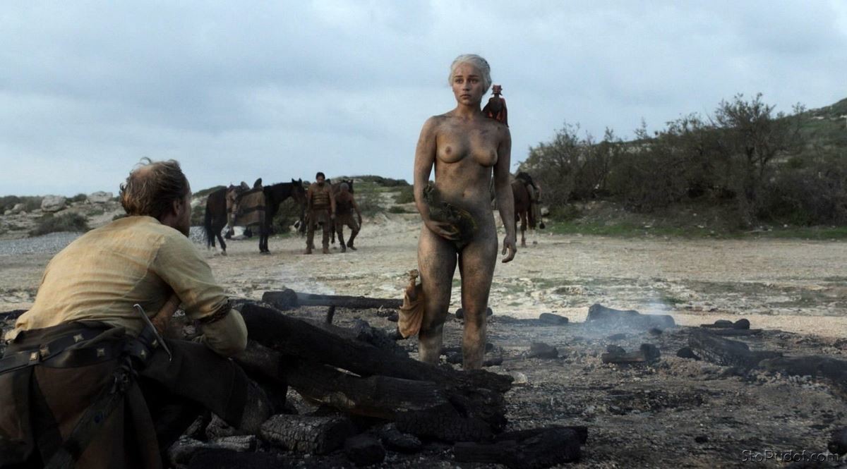 Emilia Clarke nude pic images - UkPhotoSafari