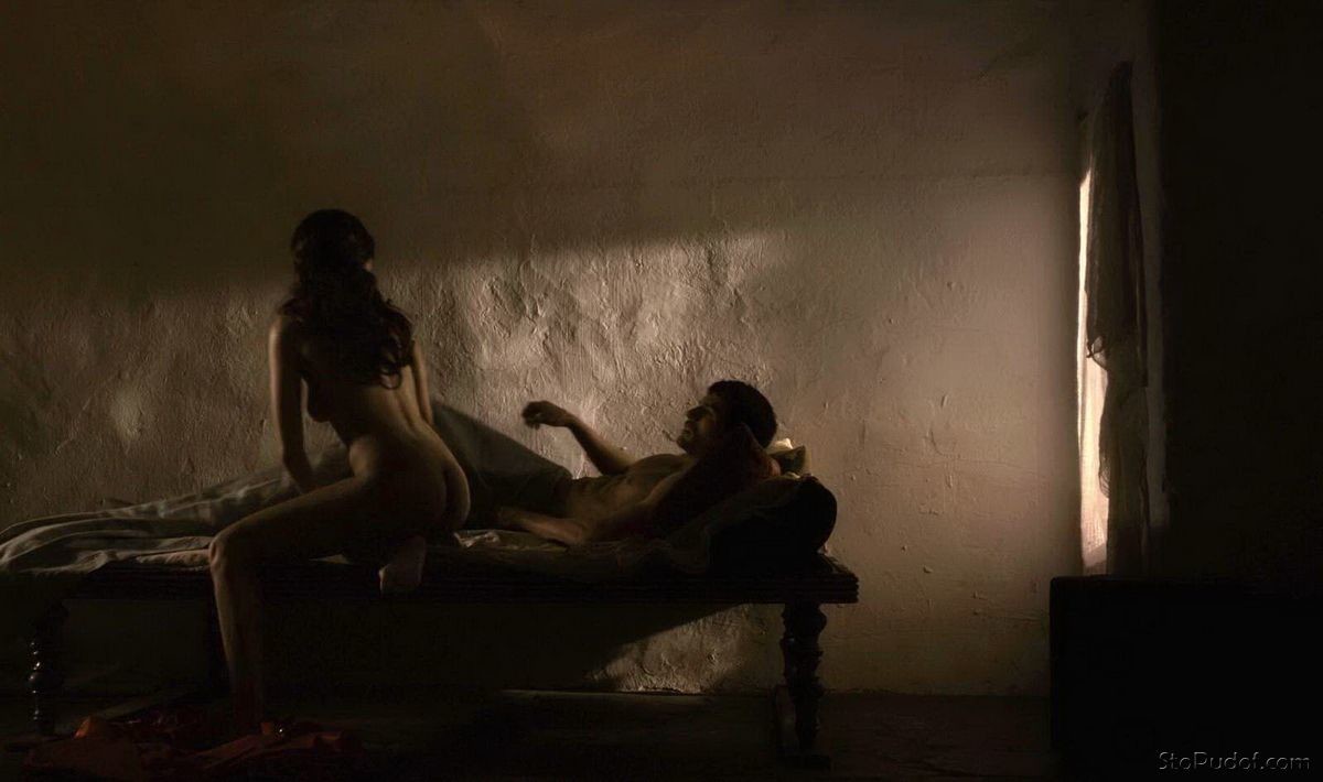 Freida Pinto is naked - UkPhotoSafari