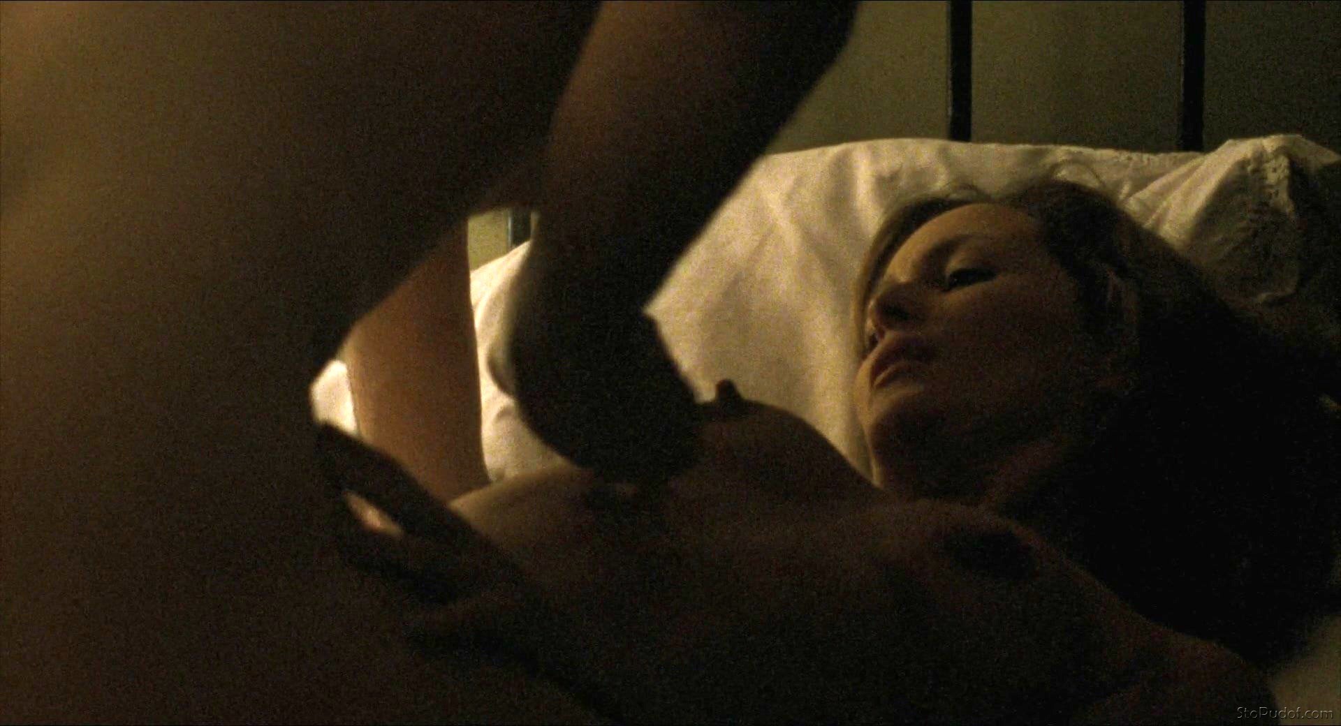 Gillian Anderson uncensored naked photos - UkPhotoSafari