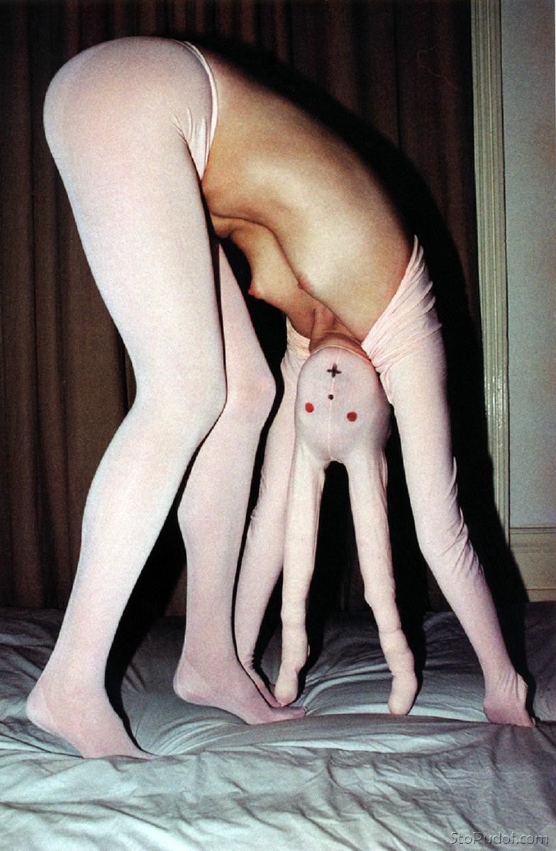 Gwendoline Christie fake naked - UkPhotoSafari