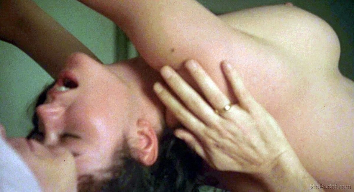 Jennifer Connelly naked boobs - UkPhotoSafari