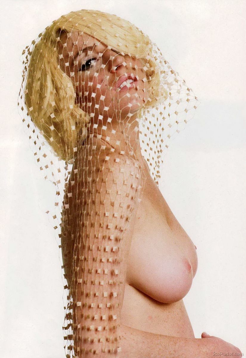 Lindsay Lohan naked ass - UkPhotoSafari