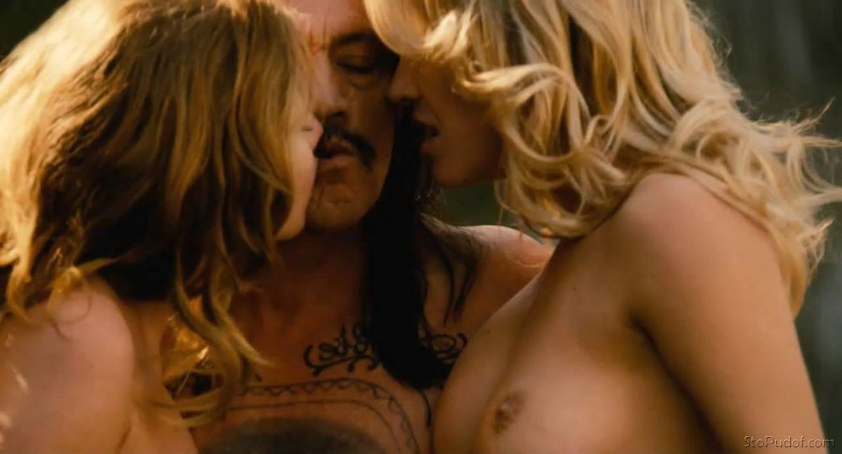 Lindsay Lohan nude pic leaks - UkPhotoSafari