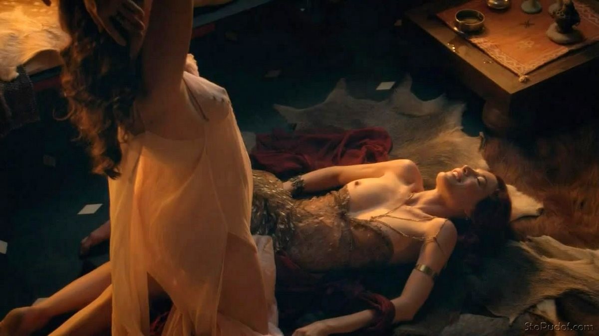 Lucy Lawless nude images leaked - UkPhotoSafari