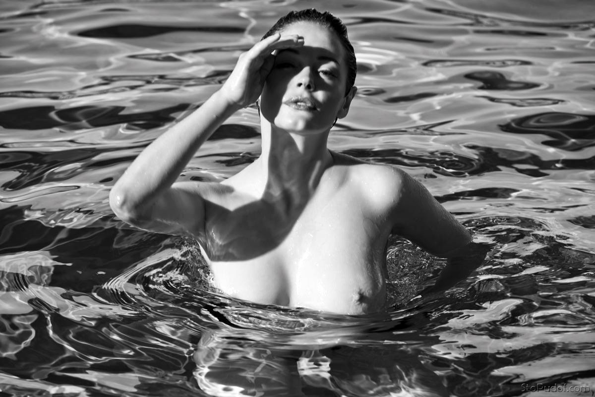 Rose McGowan nude photos on internet - UkPhotoSafari