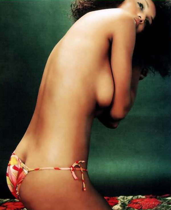 Tyra Banks posing nude - UkPhotoSafari