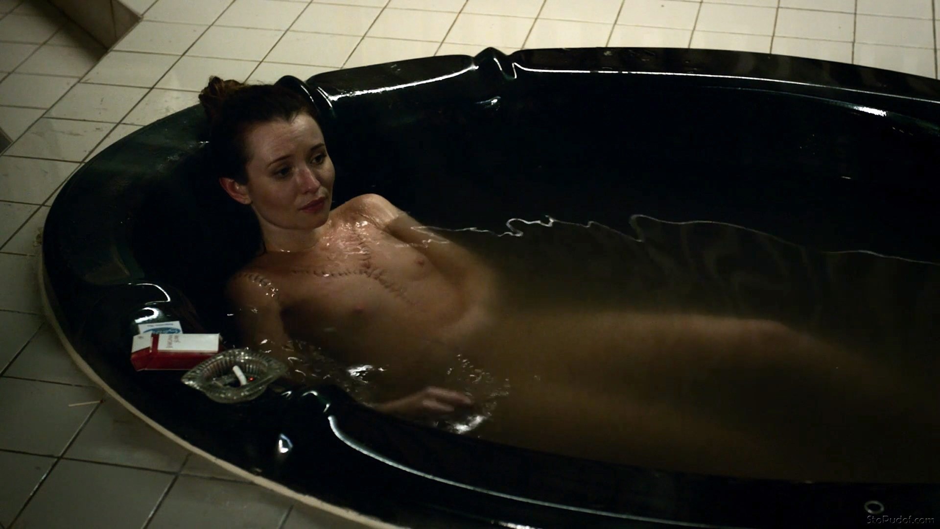 free nude pictures of Emily Browning - UkPhotoSafari