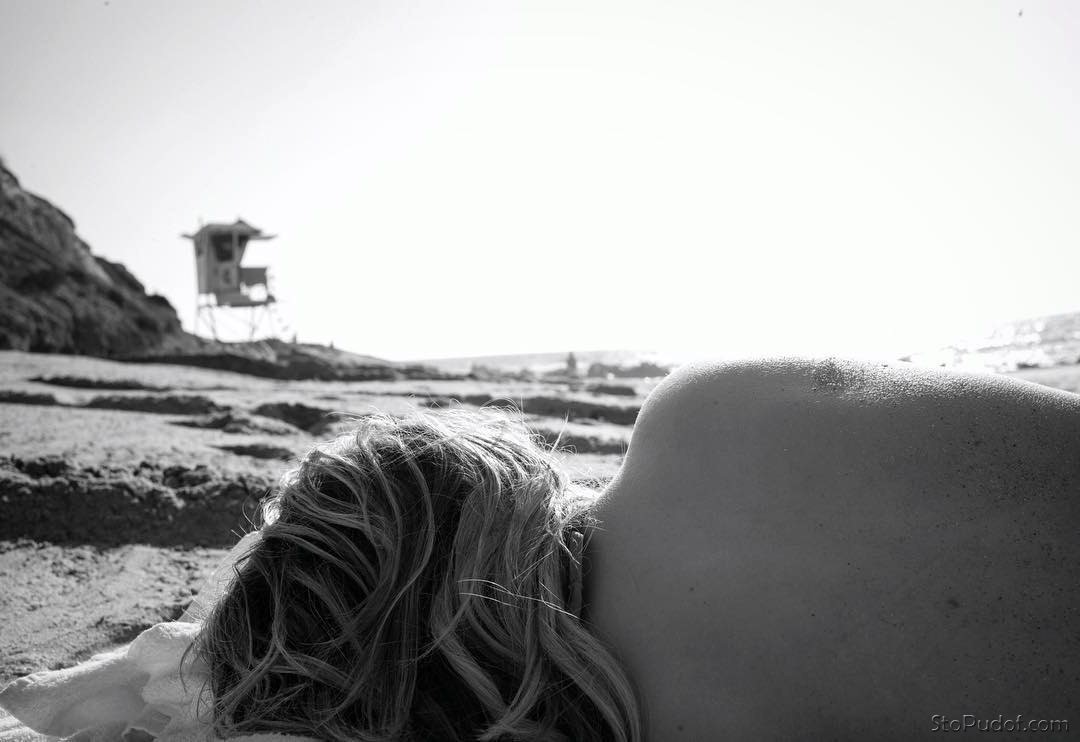 i want to see Chloe Moretz naked pictures - UkPhotoSafari