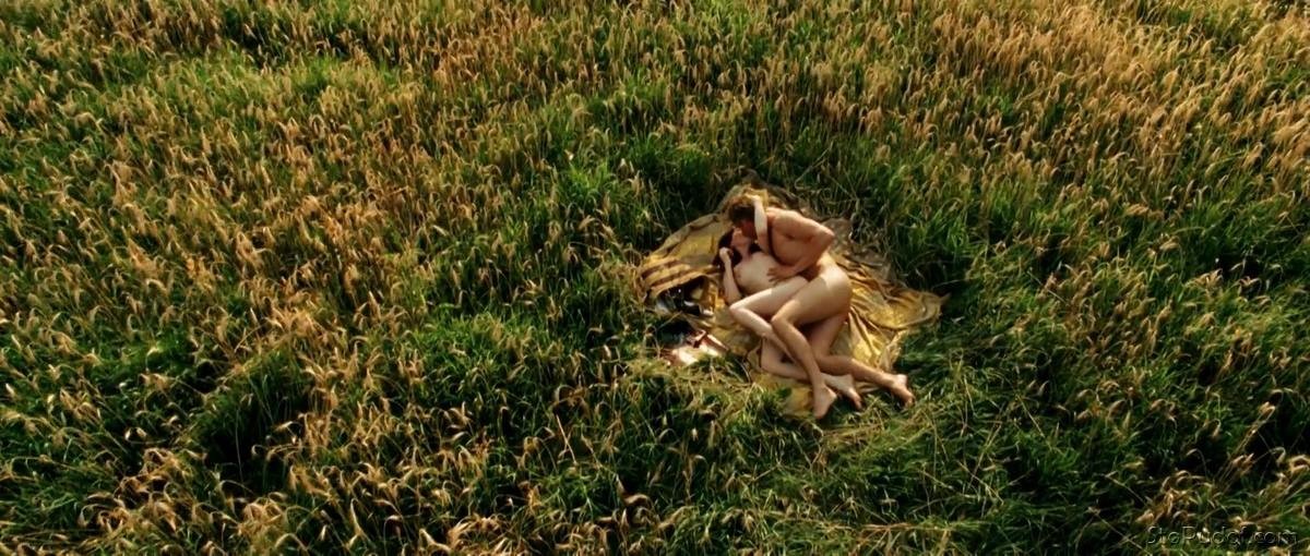 leaked nude celebrity photos Carice Van Houten - UkPhotoSafari