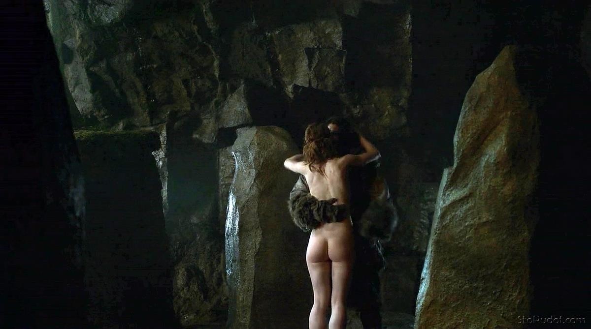 link to naked pictures of Rose Leslie - UkPhotoSafari