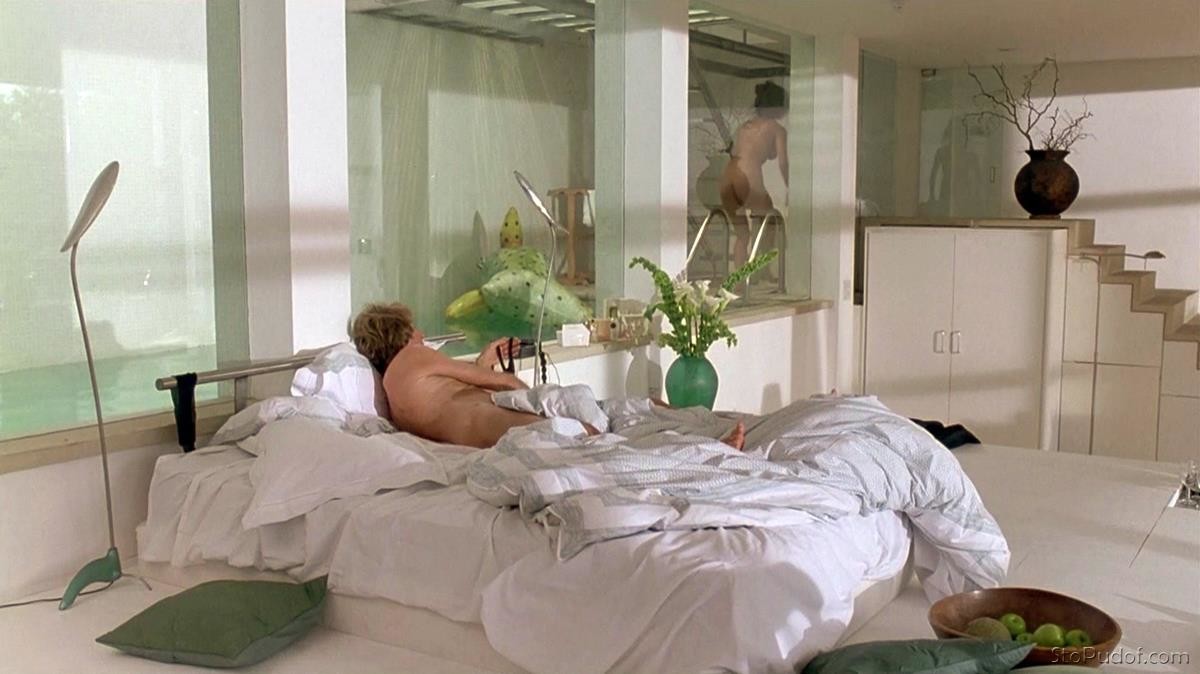 more Catherine Zeta Jones nude photos - UkPhotoSafari