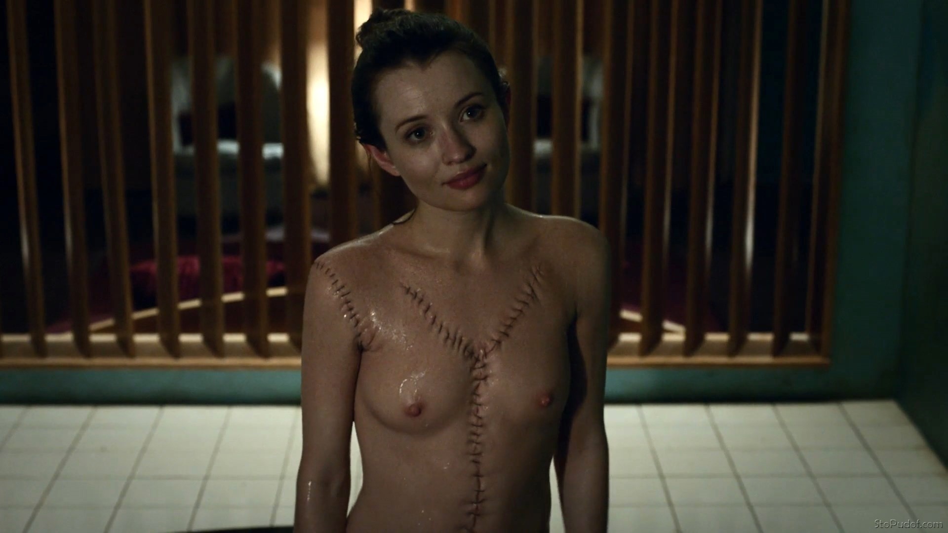 naked pictures of Emily Browning - UkPhotoSafari