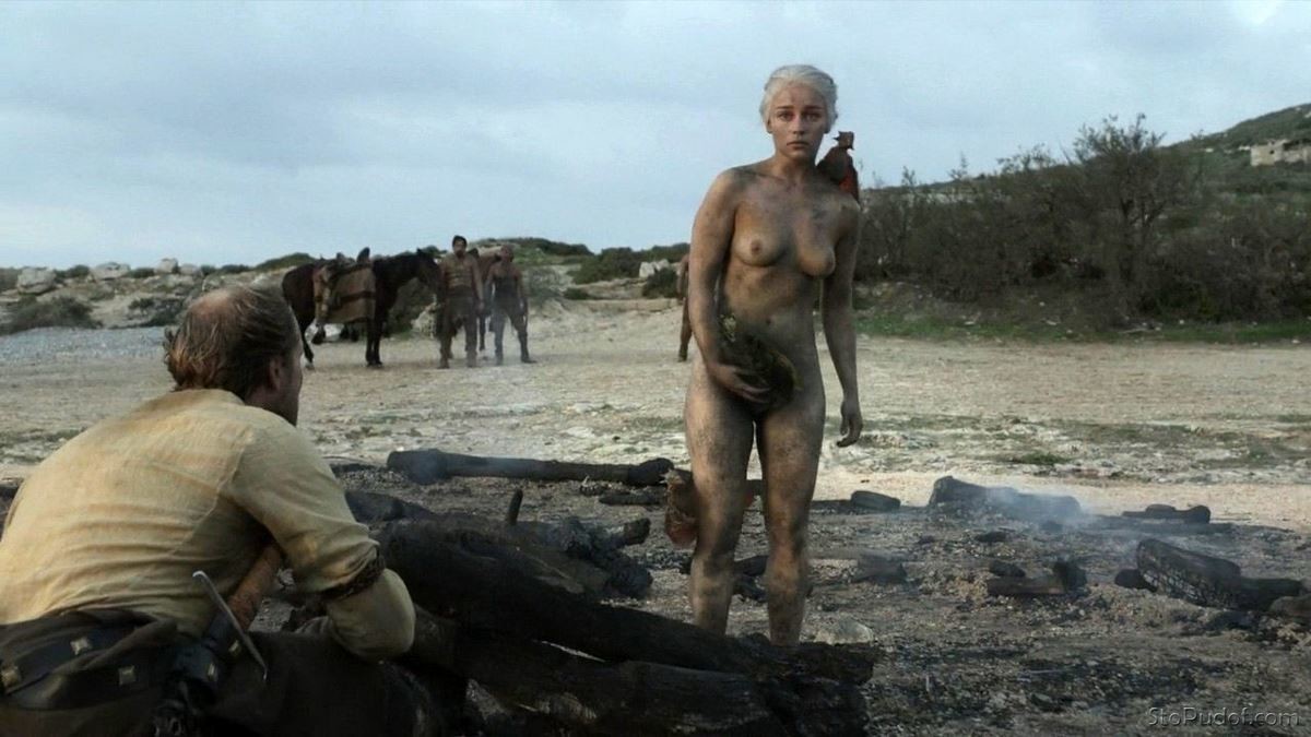 new Emilia Clarke nude pics leaked - UkPhotoSafari
