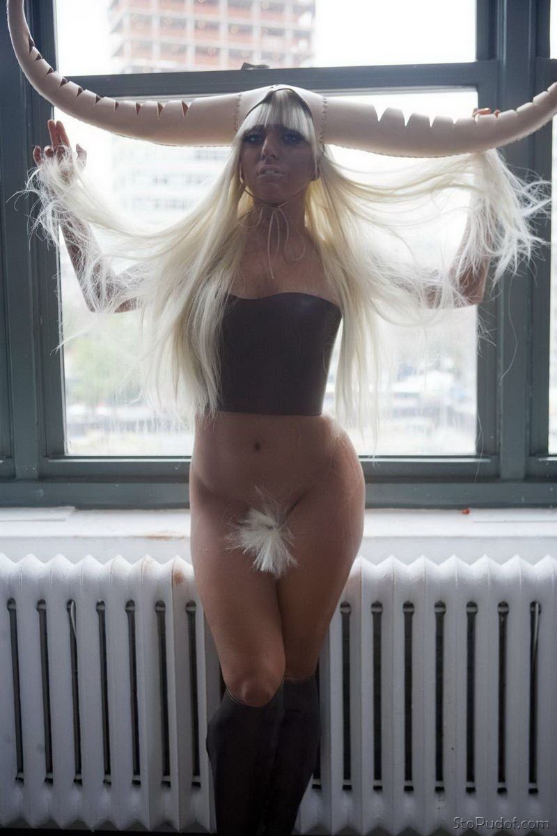 uncensored nude photos of Lady Gaga - UkPhotoSafari