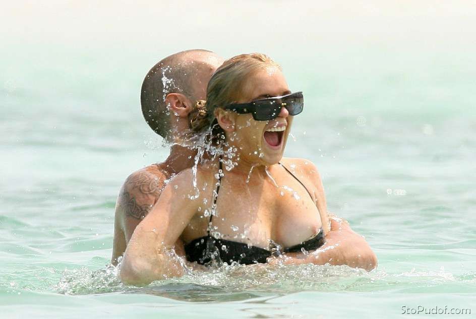 view Lindsay Lohan nude photos leaked - UkPhotoSafari