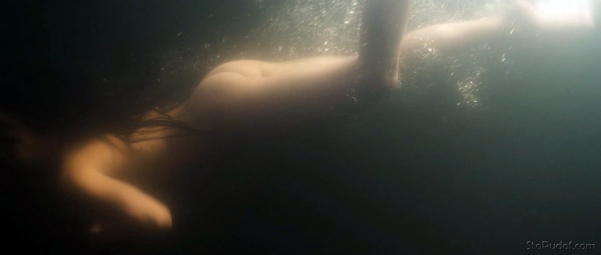 view pictures of Alicia Vikander nude - UkPhotoSafari
